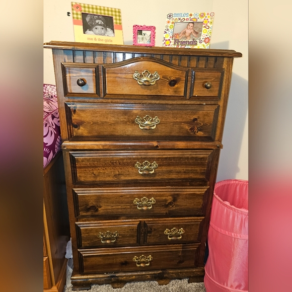 Size 11 in men's pumas like new worn only a few times 30$. Jewelry box like new. - Picture 15 of 15